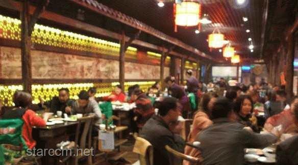 海底捞夜市外摆：火锅巨头的“接地气”转型之路